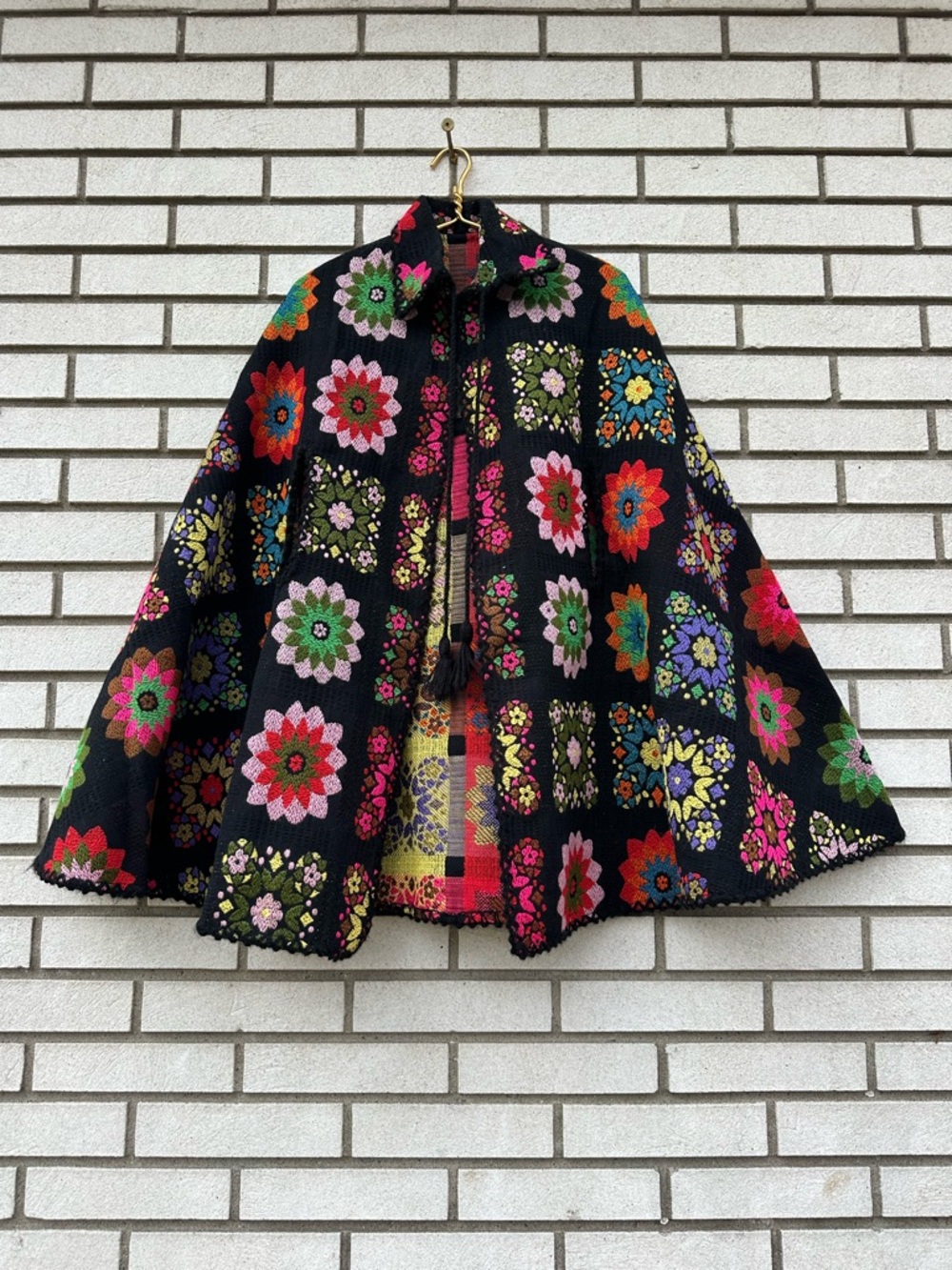 Vintage Floral Tapestry Poncho Cape Coat Granny Square Boho Boho Maximalist OS